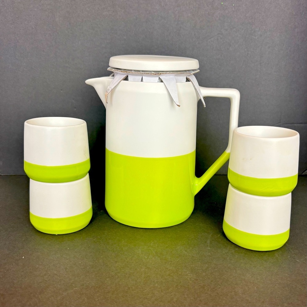 Teavana™ 32oz white & Green Teapot  5 piece set pot and tea Cups RARE Starbucks